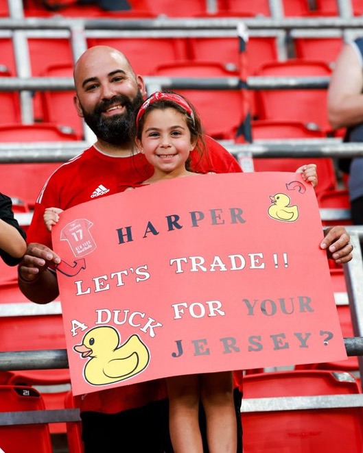 Fan looking to make a trade with Red Bull Player Cam Harper