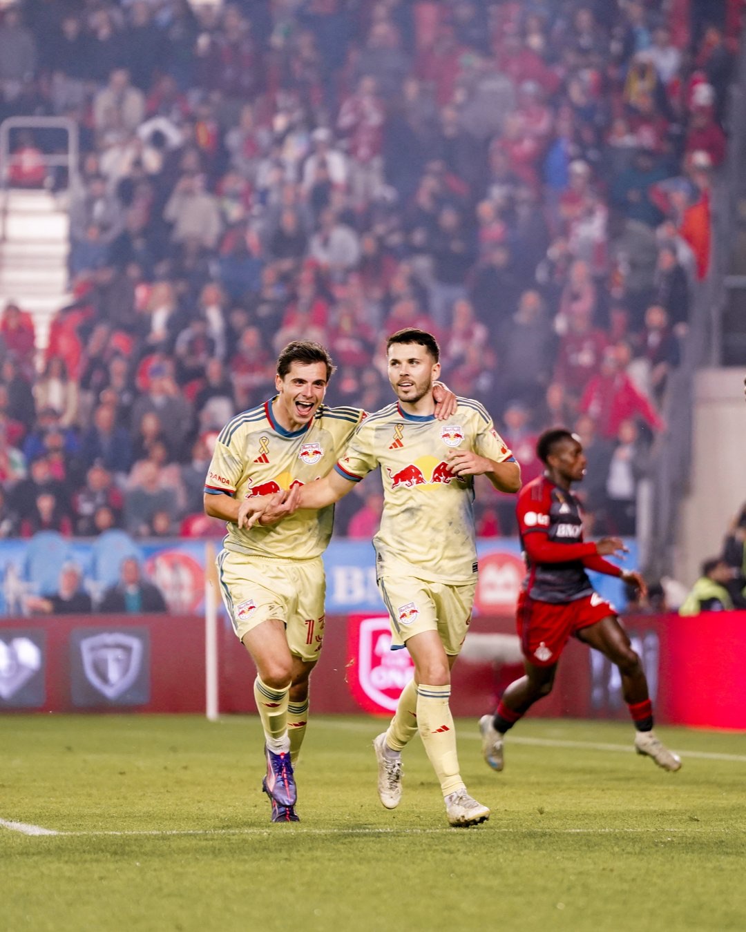 10/02/24 Toronto, CN BMO Stadium| Lewis Morgan and Dante Vanzeir celebrating. Mandatory Credit: NY Red Bulls