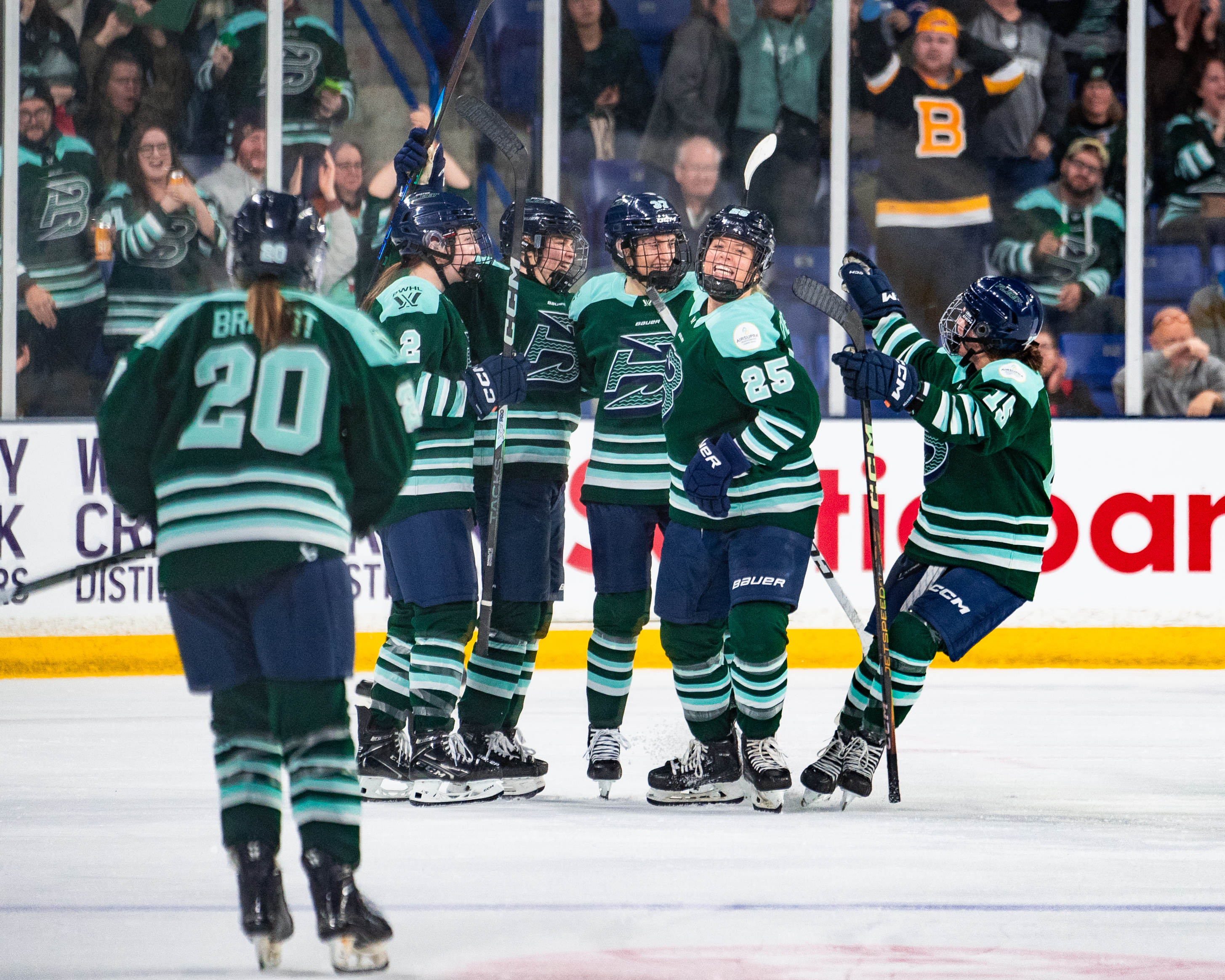 1/31/25 Lowell, MA| Boston Fleet celebrate their shootout win over the Siren. Mandatory Credit: PWHL