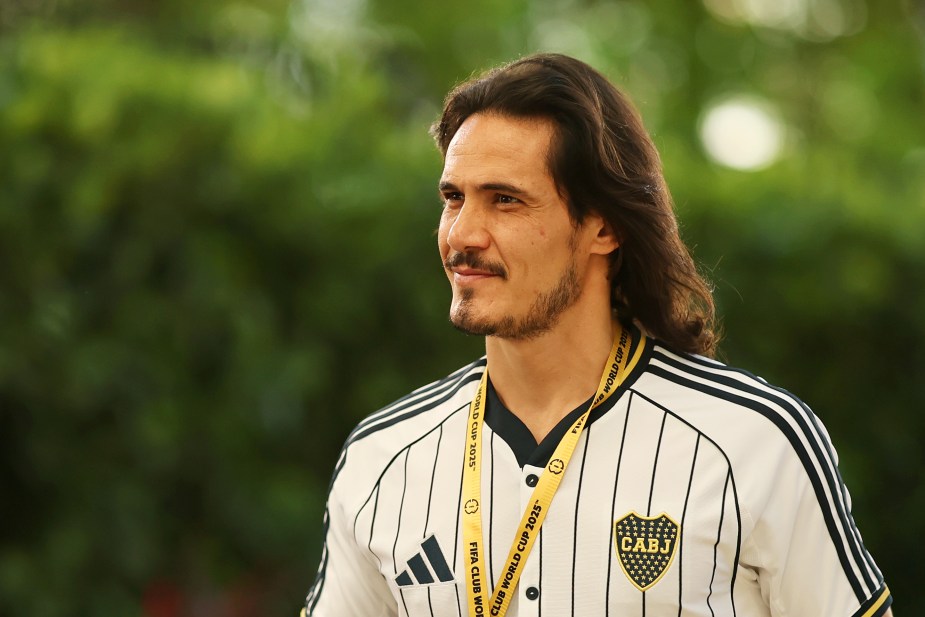 MIAMI GARDENS, FLORIDA - JUNE 20: Edinson Cavani #10 of CA Boca Juniors arrives at the stadium prior to the FIFA Club World Cup 2025 group C match between FC Bayern München and CA Boca Juniors at Hard Rock Stadium on June 20, 2025 in Miami Gardens, Florida. (Photo by Hector Vivas - FIFA/FIFA via Getty Images)