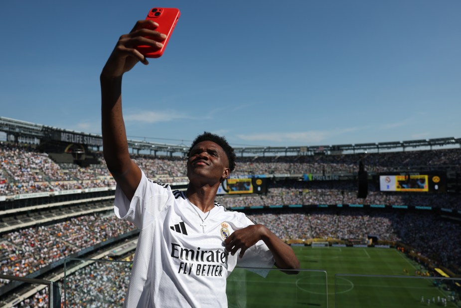 EAST RUTHERFORD, NEW JERSEY - JULY 05: A fan of Real Madrid C. F. takes a selfie during the FIFA Club World Cup 2025 quarter-final match between Real Madrid CF and Borussia Dortmund at MetLife Stadium on July 05, 2025 in East Rutherford, New Jersey. (Photo by Emilee Chinn - FIFA/FIFA via Getty Images)