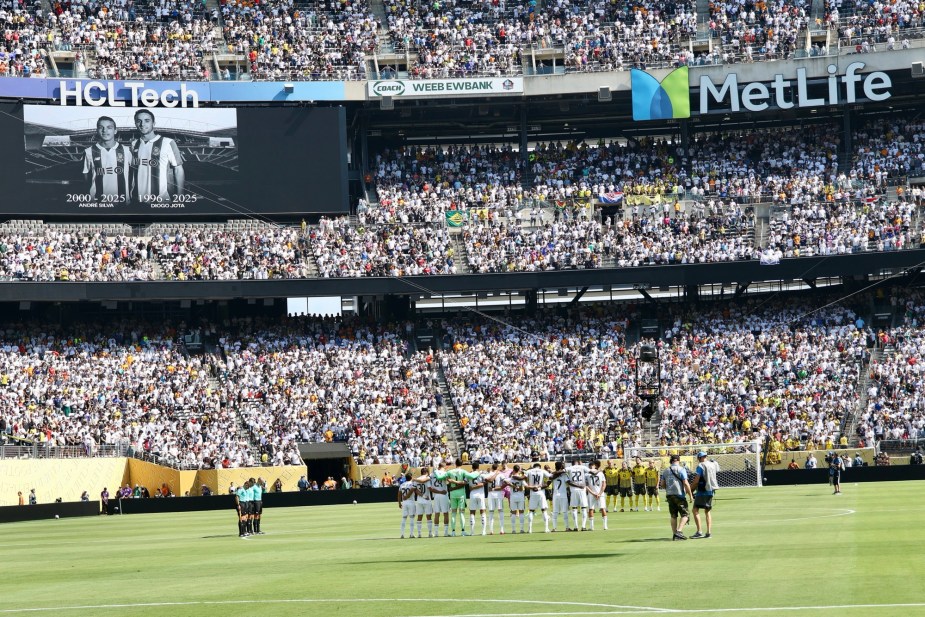 7/5/25, East Rutherford, New Jersey, MetLife Stadium, Real Madrid and Borussia Dortmund players observe a moment of silence in honor of Liverpool’s Portuguese forward Diogo Jota and his brother André Silva before the FIFA Club World Cup 2025 quarterfinal match. Mandatory Credit: Bad Dawg Sports/Jose Pichirilo