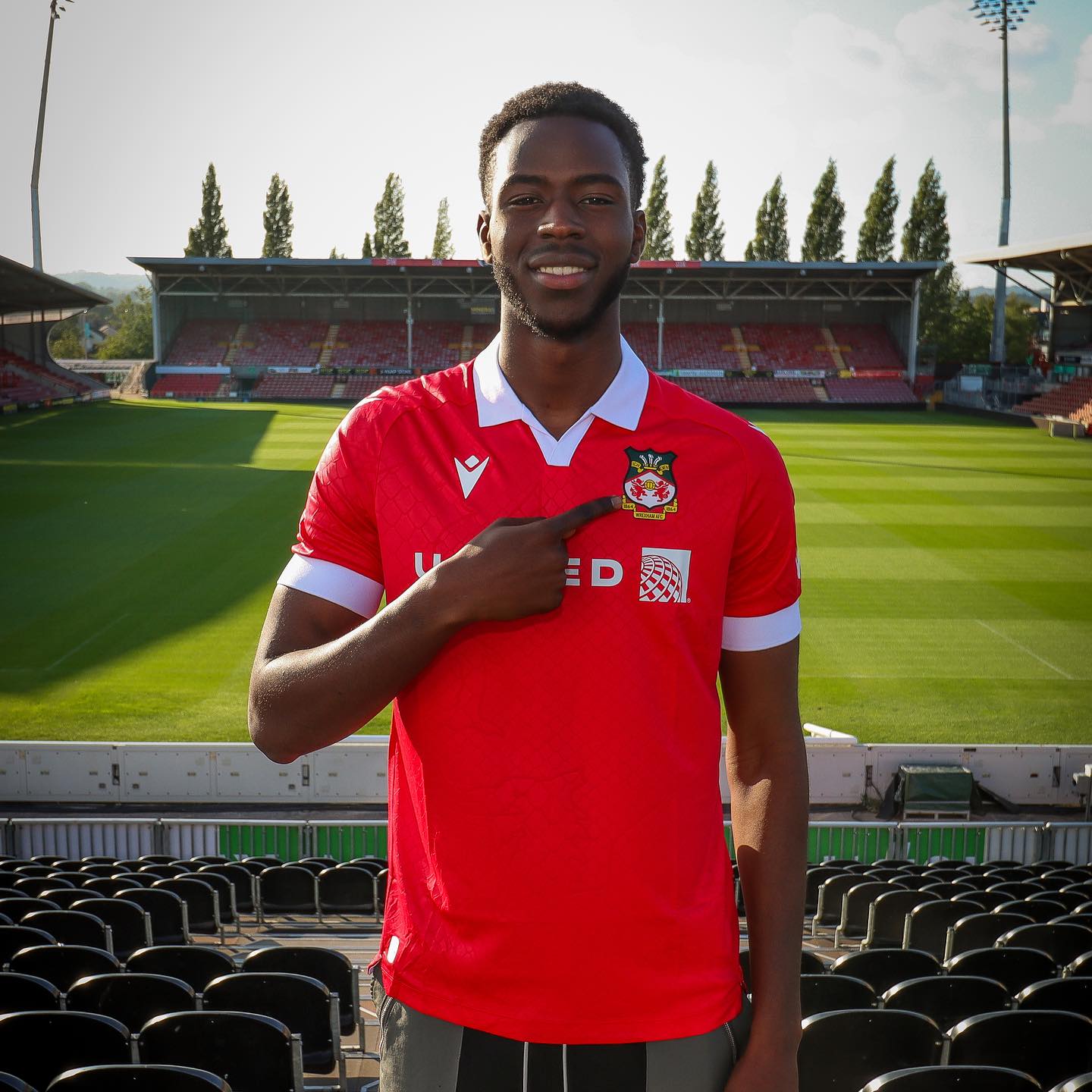 Mo Faal in Wrexham AFC red jersey during match action
