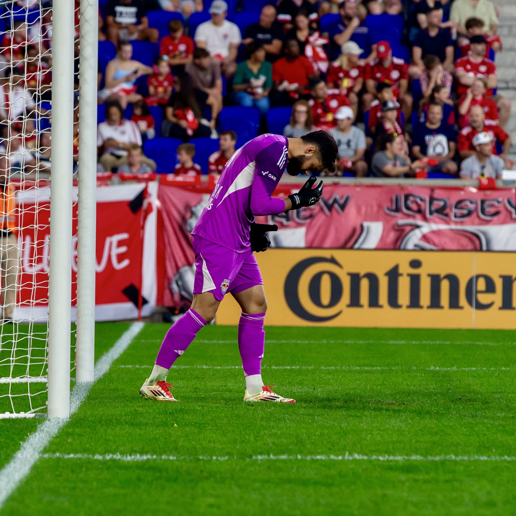 8/16/25, Harrison, New Jersey, Sports illustrated Stadium, New York Red Bulls goalkeeper Carlos Miguel Coronel (#31) prays before the match against the Philadelphia Union. Mandatory Credit: Israel Contreras Gonzalez/Bad Dawg Sports