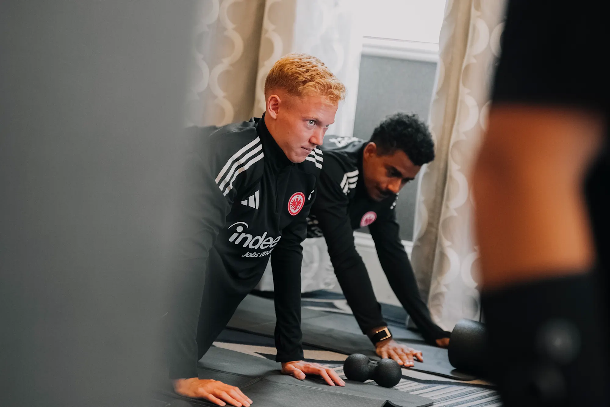 Ansgar and Hugo are warming up at the hotel.