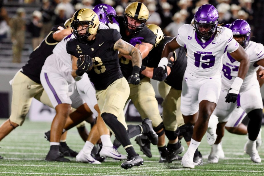 8/28/25, West Point, New York, Michie Stadium, Army running back Hayden Reed (#8) breaks free for a long run against Tarleton State. Mandatory Credit: Jose Pichirilo/Bad Dawg Sports