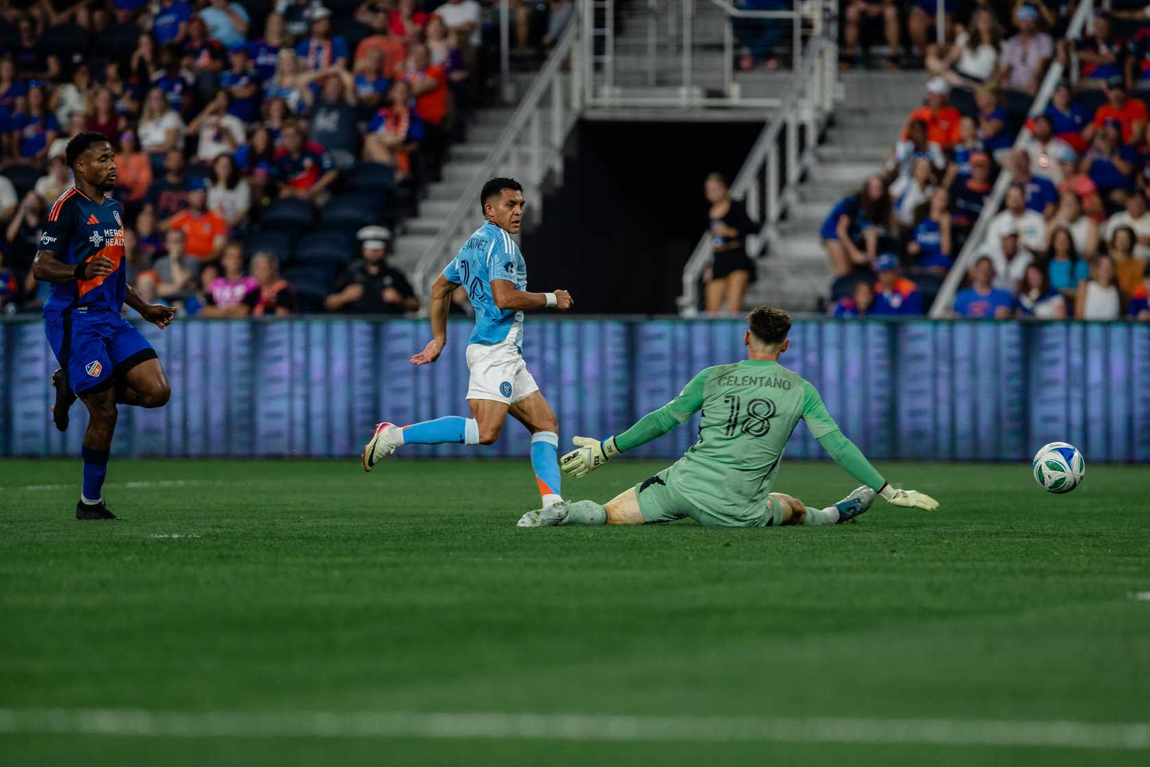 Alonso Martínez scores game-winning goal for New York City FC past FC Cincinnati goalkeeper Roman Celentano in 1-0 victory