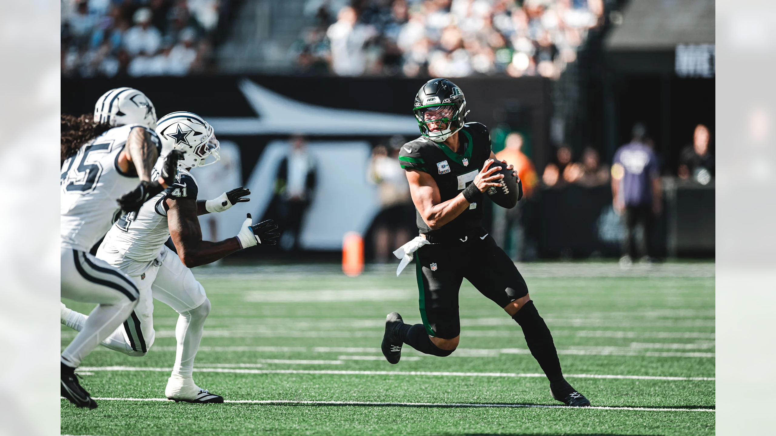 10/5/2025 MetLife Stadium, East Rutherford, NJ Justin Fields running from a sack Mandatory Credit D.Smith/Dallas Cowboys/NFL/NYJets