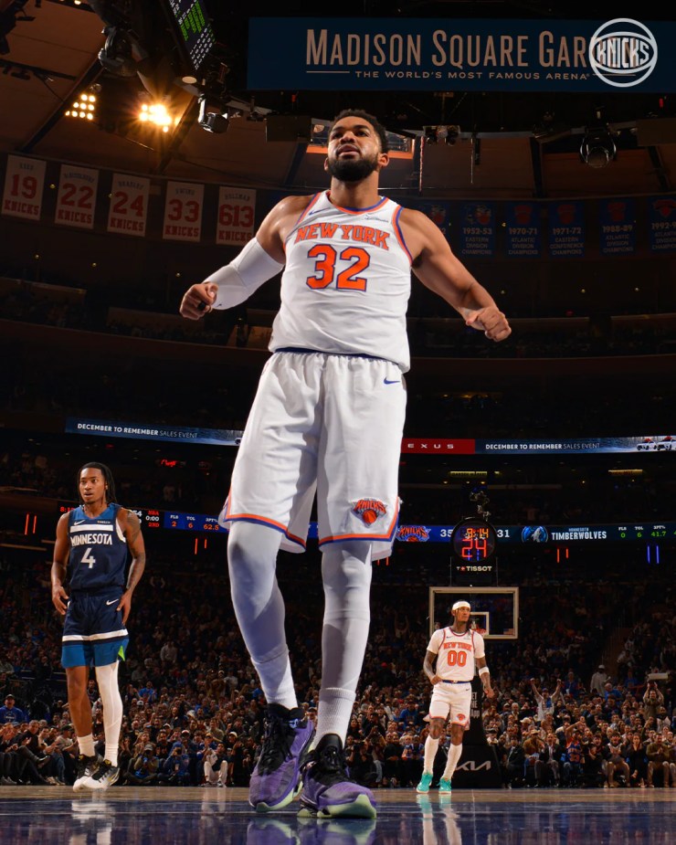 10/5/2025 Madison Square Garden, New York, NY Karl -Anthony Towns celebrates a hoop and the harm Mandatory Credit: New York Knicks