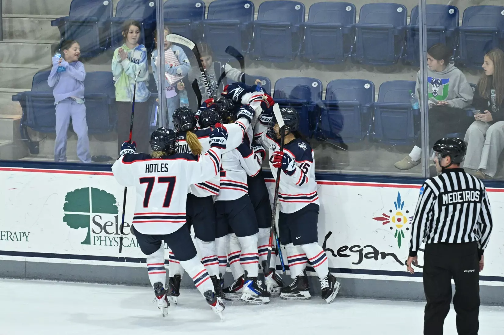 Woodworth’s Late Heroics Lift No. 8 UConn Past No. 9 Quinnipiac in Nutmeg Classic Thriller