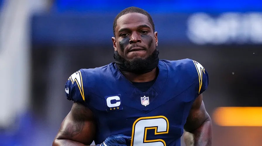 Los Angeles Chargers linebacker Denzel Perryman in uniform during an NFL game. Mandatory Credit: Getty Images